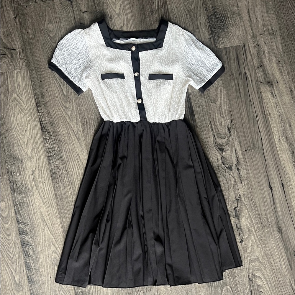 Girls' Black & White Short Sleeve Pleated Dress